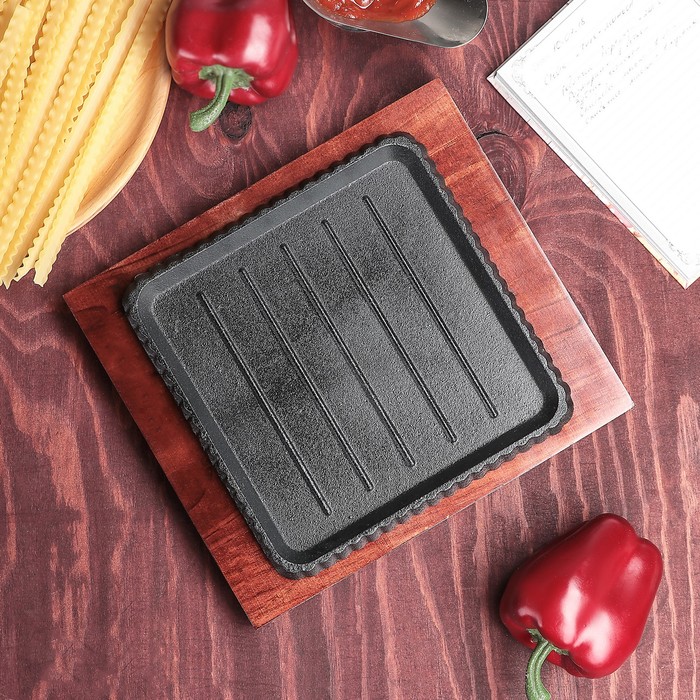 Сковорода на деревянной подставке "Квадрат. Гриль" 19х5х19х5 см