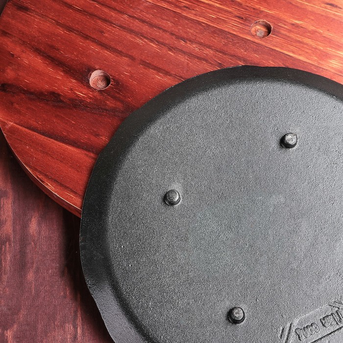 Сковорода на деревянной подставке "Круг. Постоянство" 26,5х26,5х2