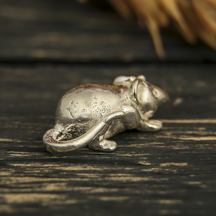 Сувениры из латуни "Мышка с загнутым хвостом" посеребренная