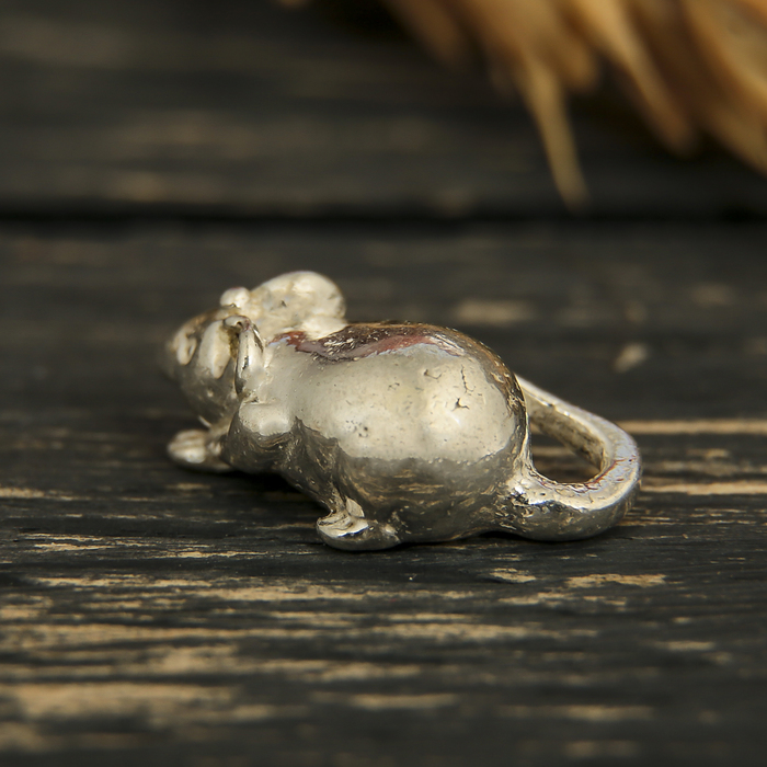 Сувениры из латуни "Мышка с загнутым хвостом" посеребренная