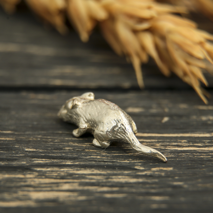 Сувениры из латуни "Мышка" посеребренная