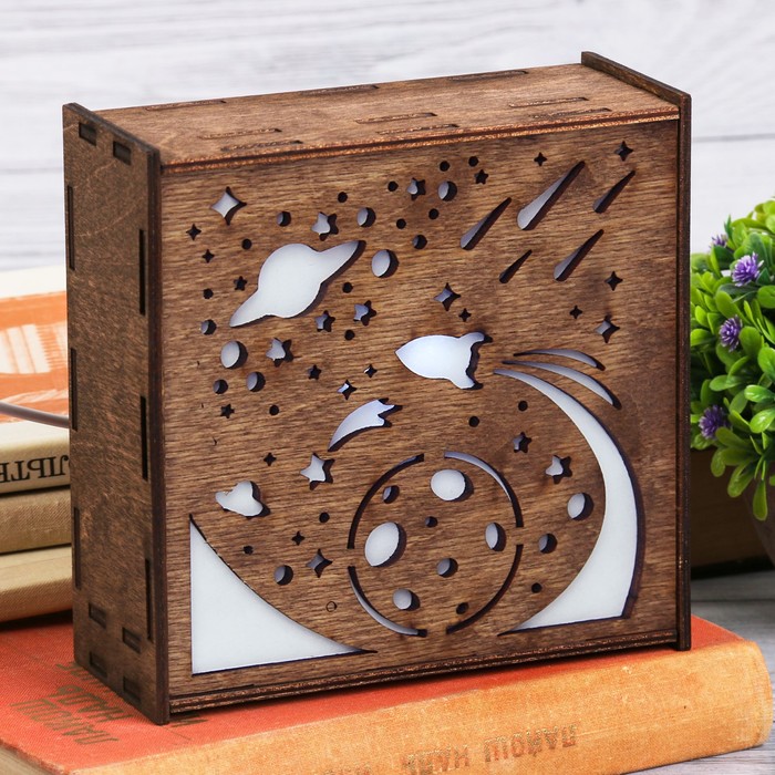 Светильник деревянный "Космос"