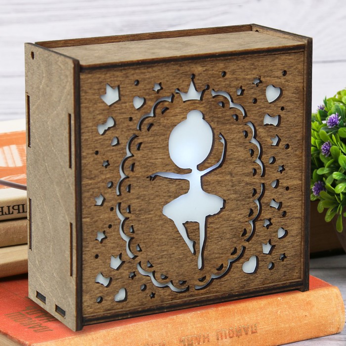 Светильник деревянный "Балерина"