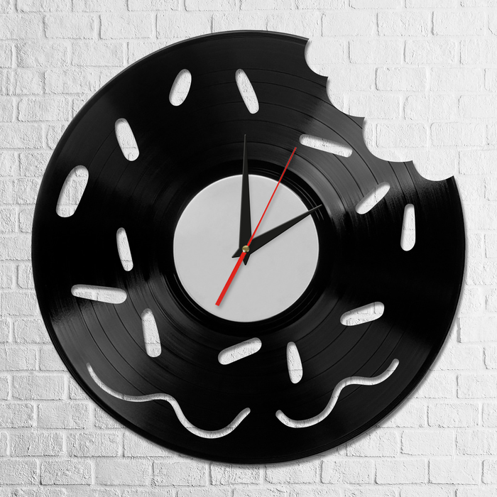 Часы из виниловой пластинки "Пончик"