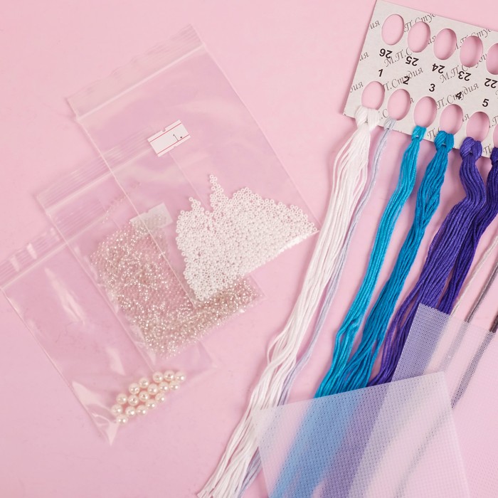 Вышивка на пластиковой канве "Шар. Узоры зимы" 9*9 см