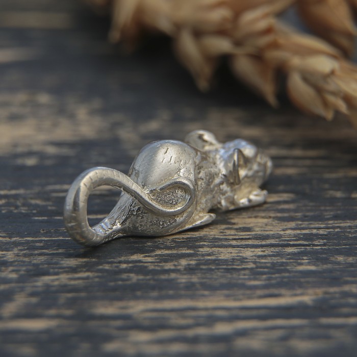 Сувениры из латуни "Мышка" посеребренная