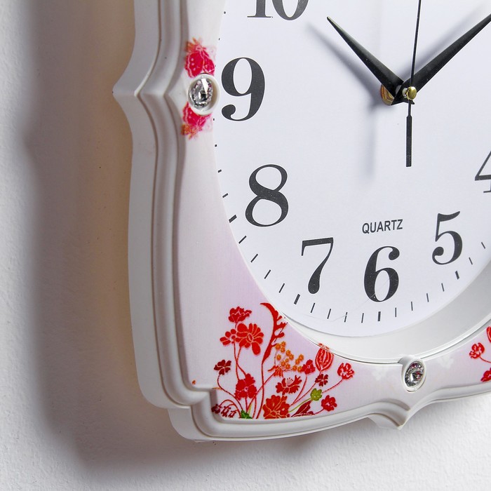 Часы настенные квадрат, рама с цветочками, четыре кристалла 31*31*3