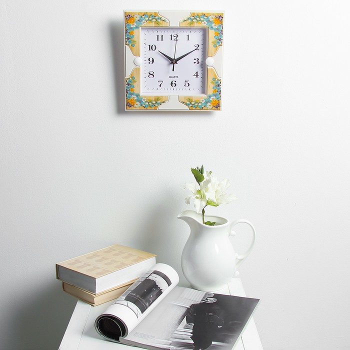 Часы настенные квадрат, рама под дерево с цветами, 25,5*25,5*3