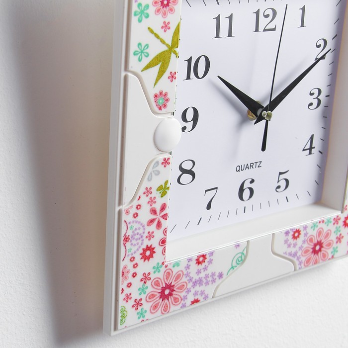 Часы настенные квадрат, рама с цветами и бабочками, 25,5*25,5*3