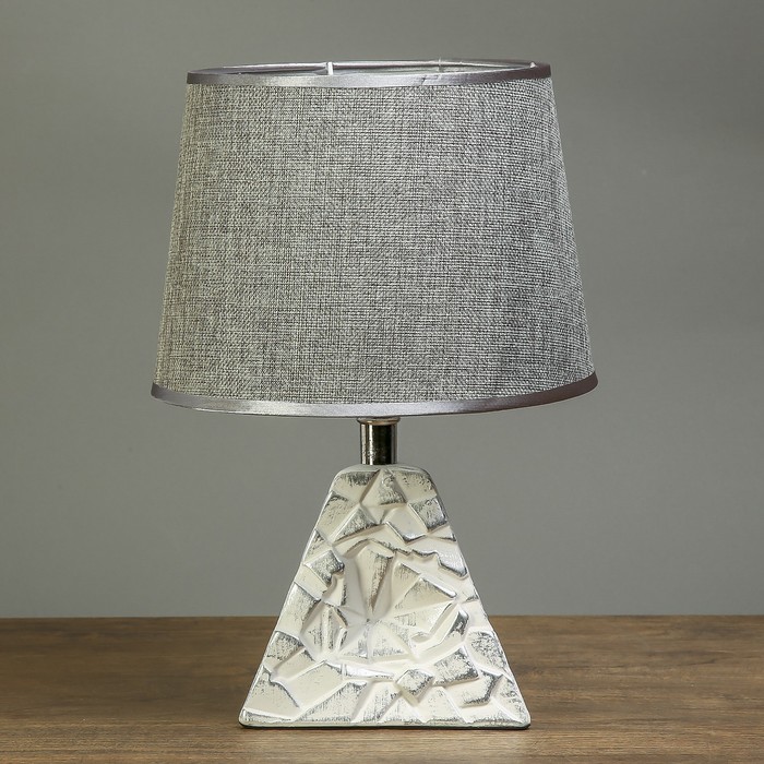 Лампа настольная "Краеугольный камень" белая с серебром трапеция Е27 40W 220В 31х22х22 см