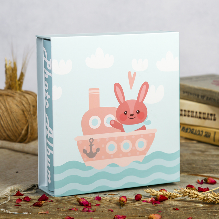 Фотоальбом на 200 фото 10х15 см "Зайчик на кораблике" в коробке 22х20х6 см