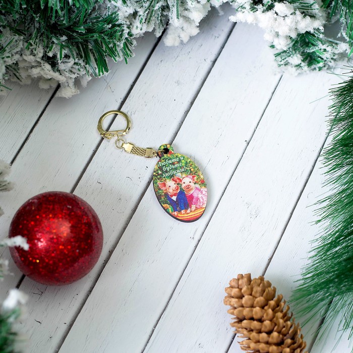 Брелок «Хрюши под ёлкой», 3,4×5,7×0,3 см
