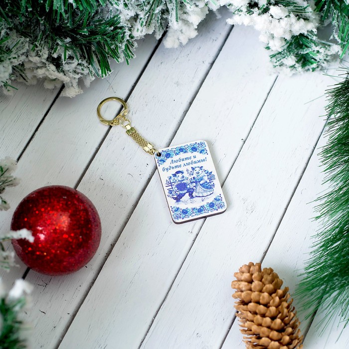 Брелок «Свинки», гжель, 4×5,6×0,3 см