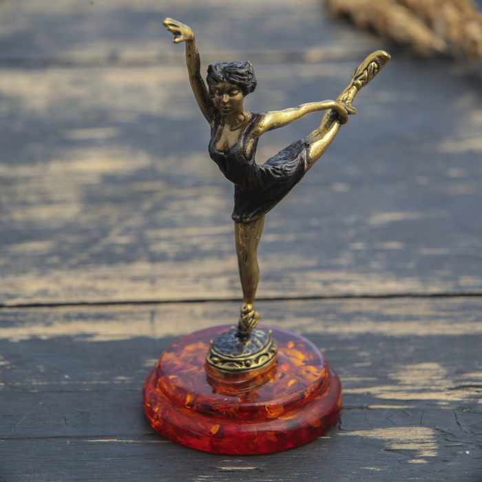 Сувенир из латуни и янтаря "Балерина" 4х8,5 см