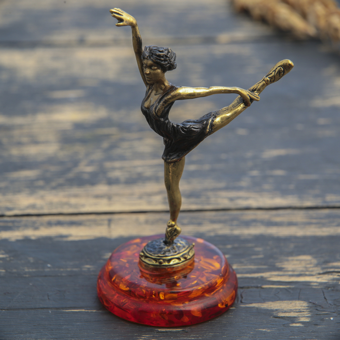 Сувенир из латуни и янтаря "Балерина" 4х8,5 см