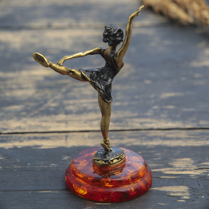 Сувенир из латуни и янтаря "Балерина" 4х8,5 см