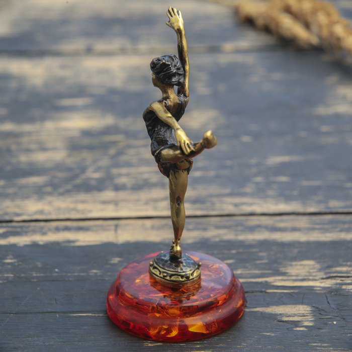 Сувенир из латуни и янтаря "Балерина" 4х8,5 см