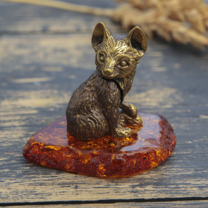 Сувенир из латуни и янтаря "Лисичка" 3,7х4 см