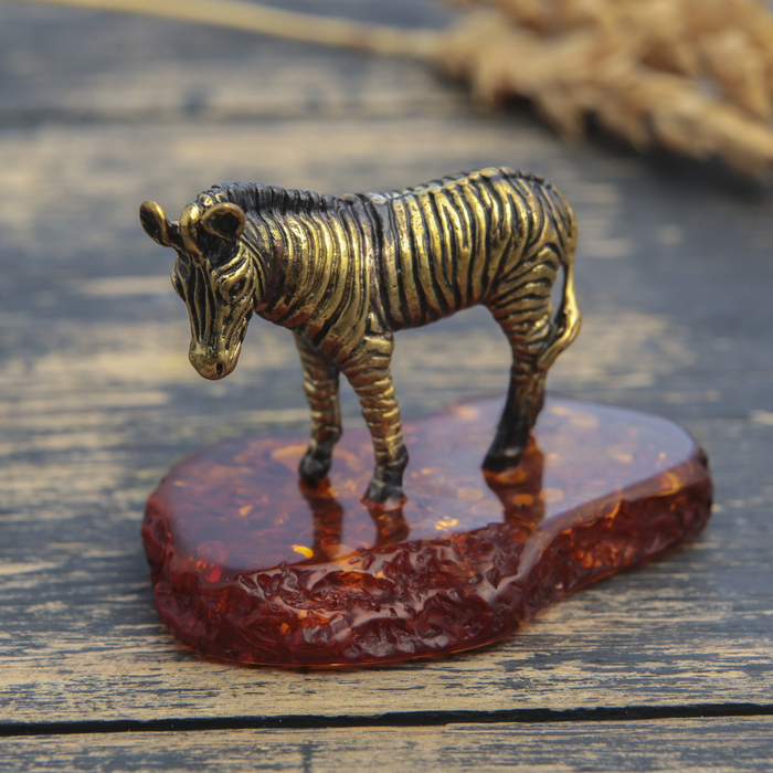 Сувенир из латуни и янтаря "Зебра" 4,5х3,5 см