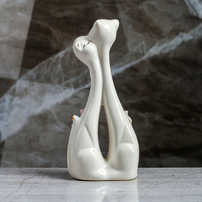 Сувенир-статуэтка средняя "Мультяшки Поцелуй" белая лепка