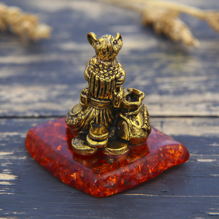 Фигурка на камне мышка "Наметаю деньги", золото, 5 х 4,1 см