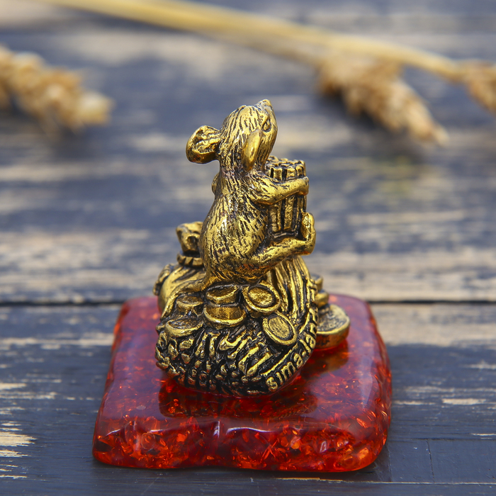 Фигурка на камне мышка "Наметаю деньги", золото, 5 х 4,1 см