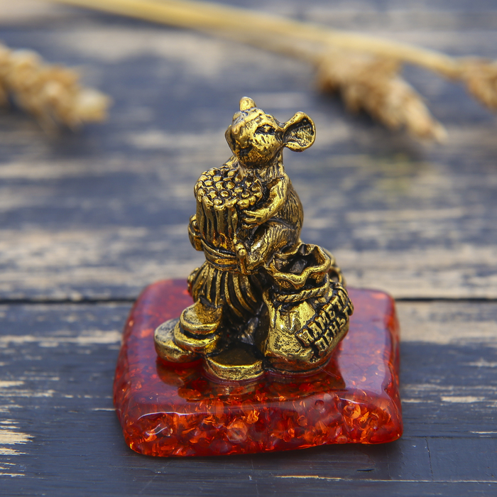 Фигурка на камне мышка "Наметаю деньги", золото, 5 х 4,1 см