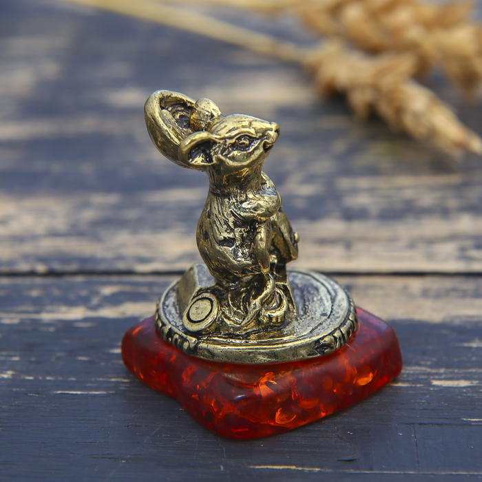Фигурка на камне мышка "Загребушка", латунь, 2,6 х 3,6 см