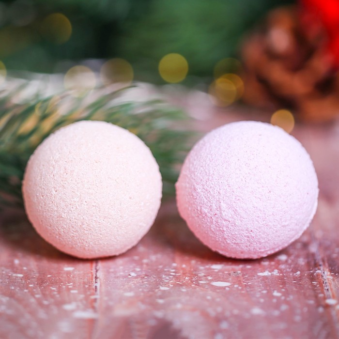 Детские бомбочки для ванны в упаковке-конфете "Волшебного Нового года!": 2 шт. с ароматом апельсина и малины