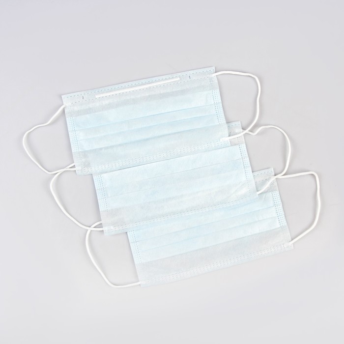 Маска 3-х слойная на резинке голубая