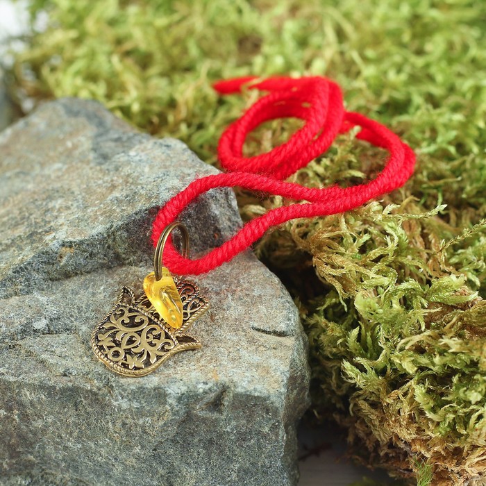 Браслет-оберег "Хамса" с подвеской, янтарь