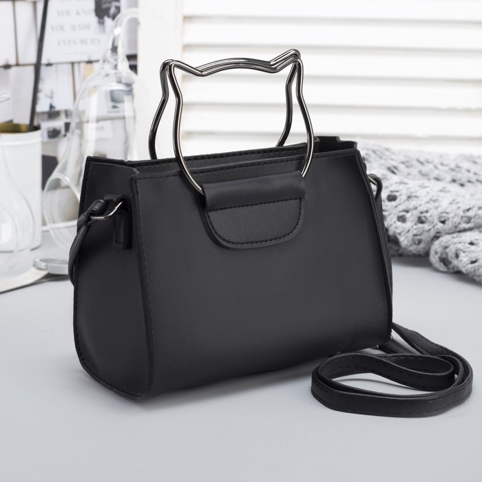 Сумка женская, отдел на молнии, длинный ремень, цвет чёрный