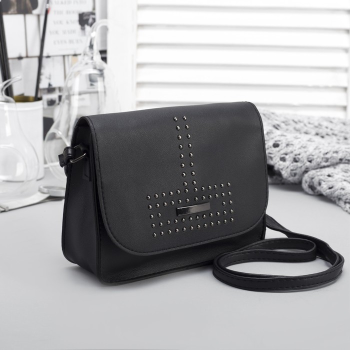 Сумка женская, отдел на молнии, длинный ремень, цвет чёрный