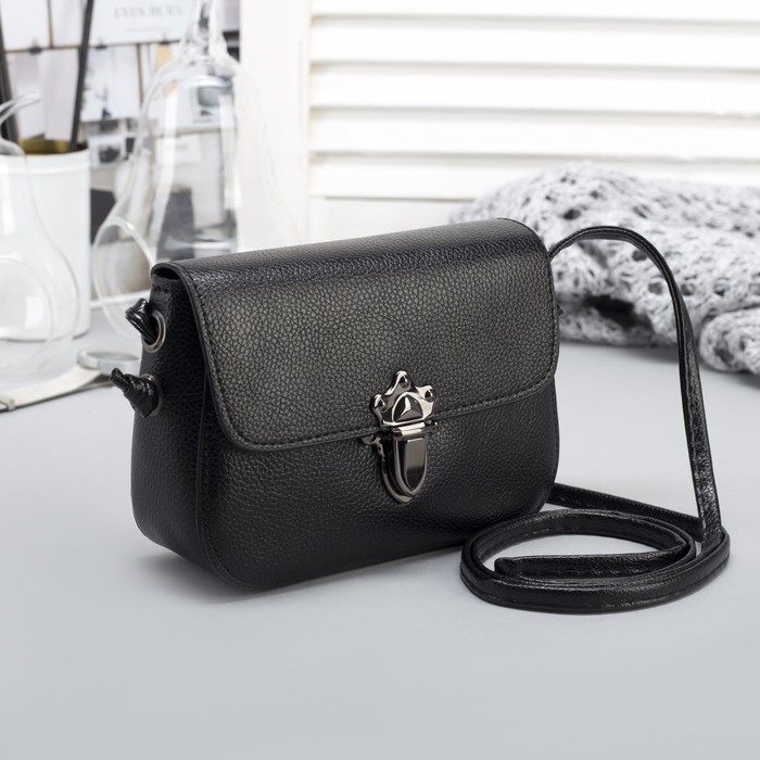 Сумка женская, отдел на молнии, длинный ремень, цвет чёрный