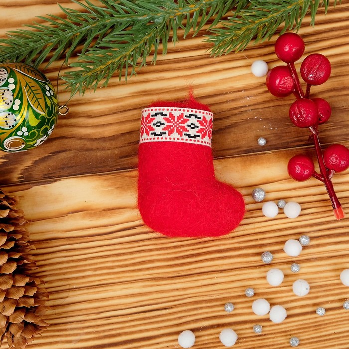 Магнит «Валенок», красный, 5,5×4 см, ручная работа