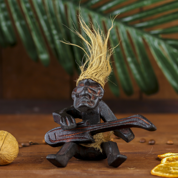 Сувенир дерево "Абориген сидя с гитарой" 10х13х7 см