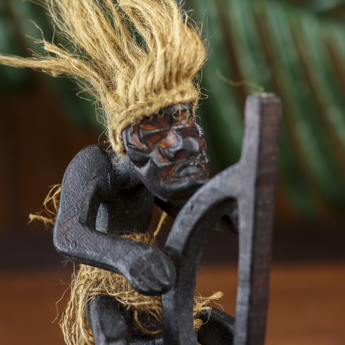 Сувенир дерево "Абориген и арфа" 14х7,5х7,5 см