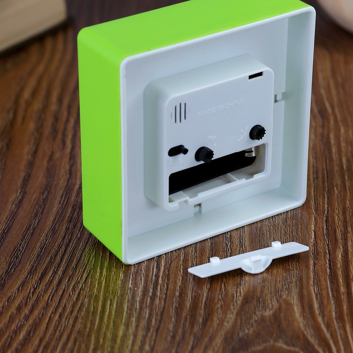 Будильник квадрат на подставке, циферблат с рисунком, микс 10*10см