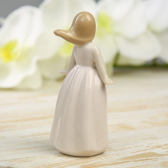 Сувенир керамика "Девочка капризуля" 10,7х4,7х5 см