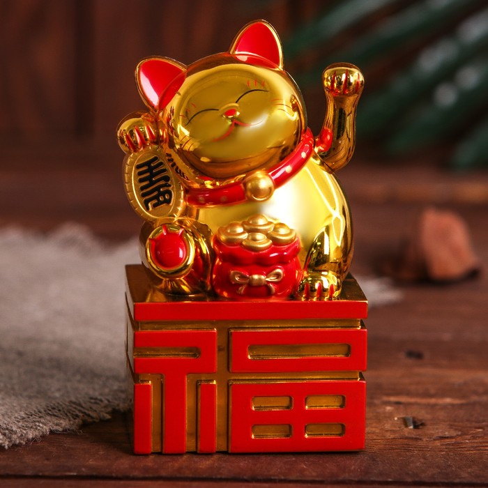 Сувенир "Кот Манэки-нэко на кубе" 10 см