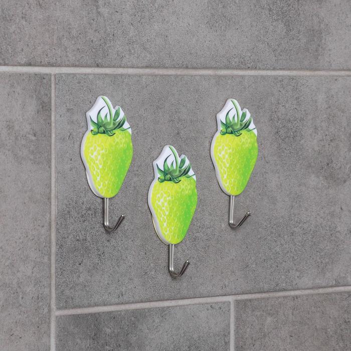 Набор крючков на липучке  "Клубника" 3 шт