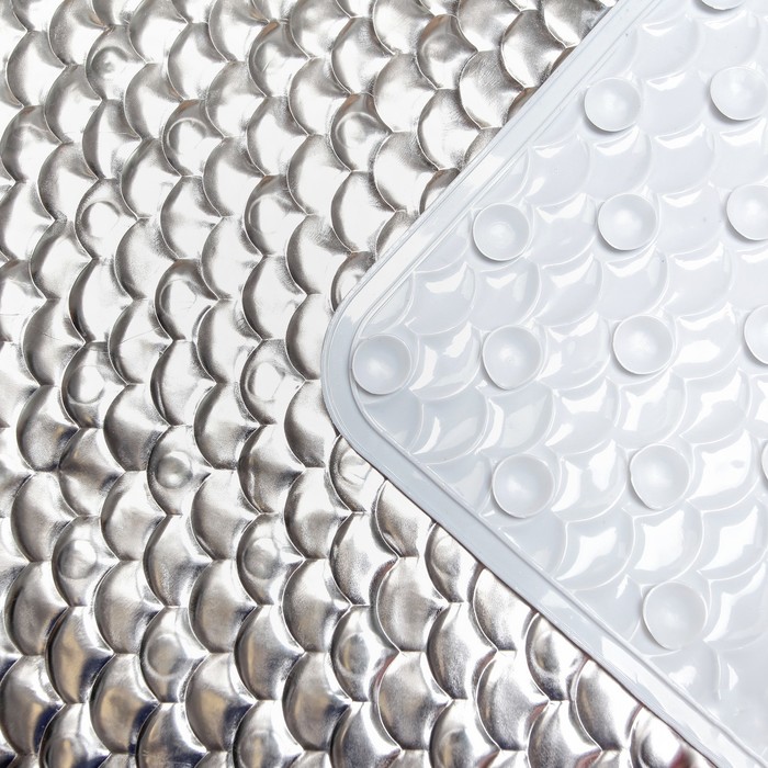 Коврик для ванны "Чешуя" 38х70 см, цвет серебро