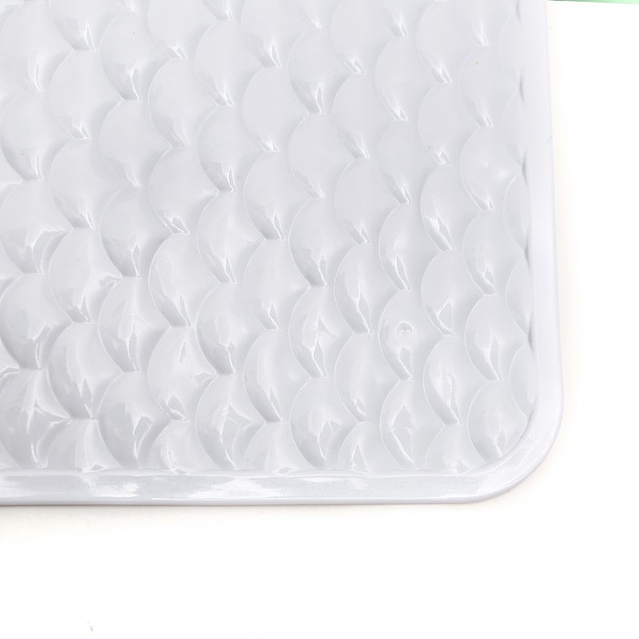 Коврик для ванны "Чешуя" 38х70 см, цвет белый