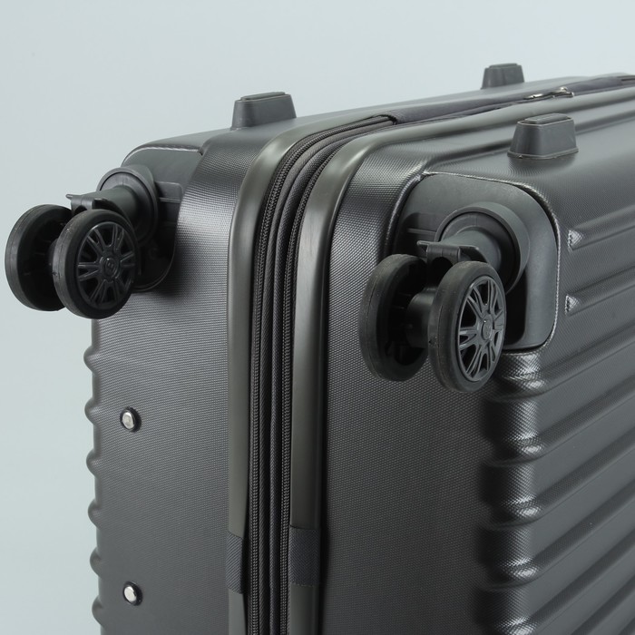 Чемодан средний "Полосы" 24", отдел на молнии, с расширением, кодовый замок, 4 колеса, цвет тёмно-серый
