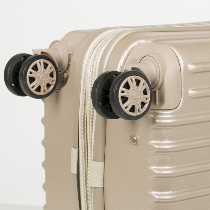Чемодан малый "Полосы" 20", отдел на молнии, с расширением, кодовый замок, 4 колеса, цвет бежевый