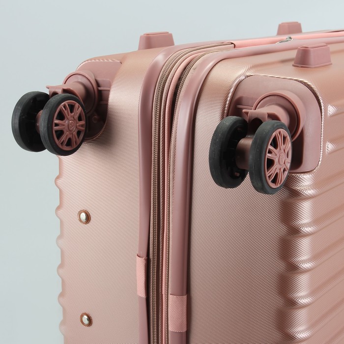 Чемодан средний "Полосы" 24", отдел на молнии, с расширением, кодовый замок, 4 колеса, цвет розовый
