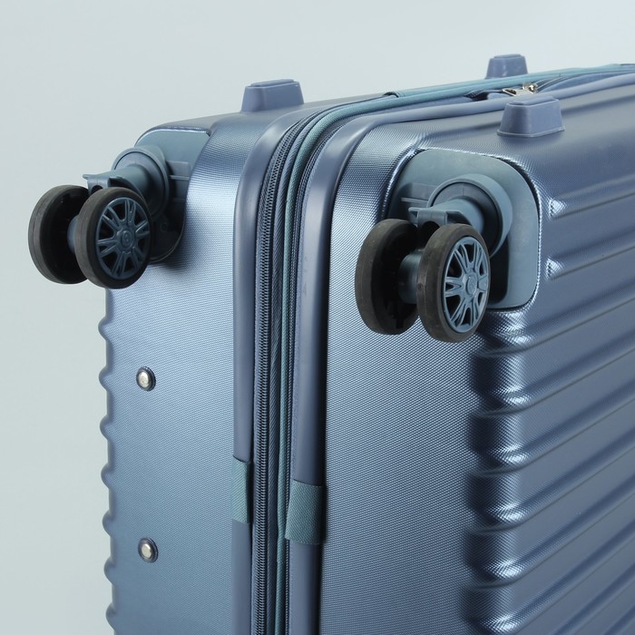 Чемодан средний "Полосы" 24", отдел на молнии, с расширением, кодовый замок, 4 колеса, цвет синий
