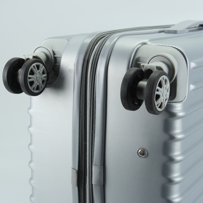 Чемодан средний "Полосы" 24", отдел на молнии, с расширением, кодовый замок, 4 колеса, цвет светло-серый