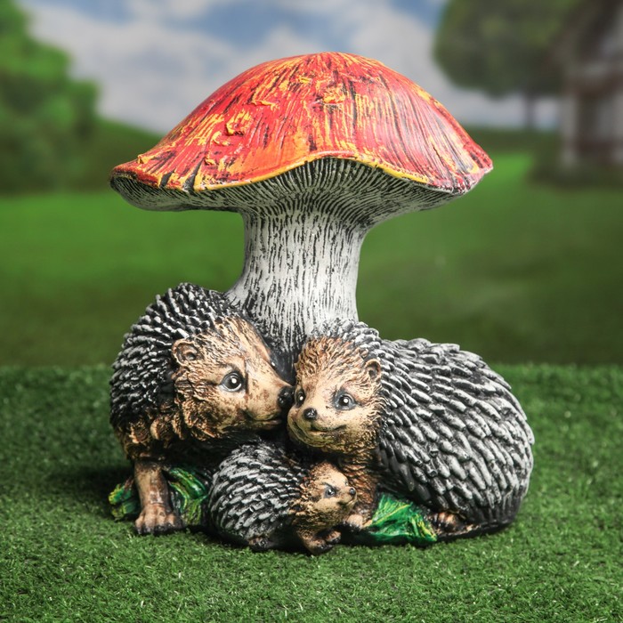 Сувенир -садовый "Ежики под грибом "