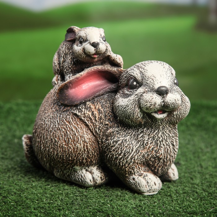 Сувенир - садовый "Зайчик на зайчике" коричневый